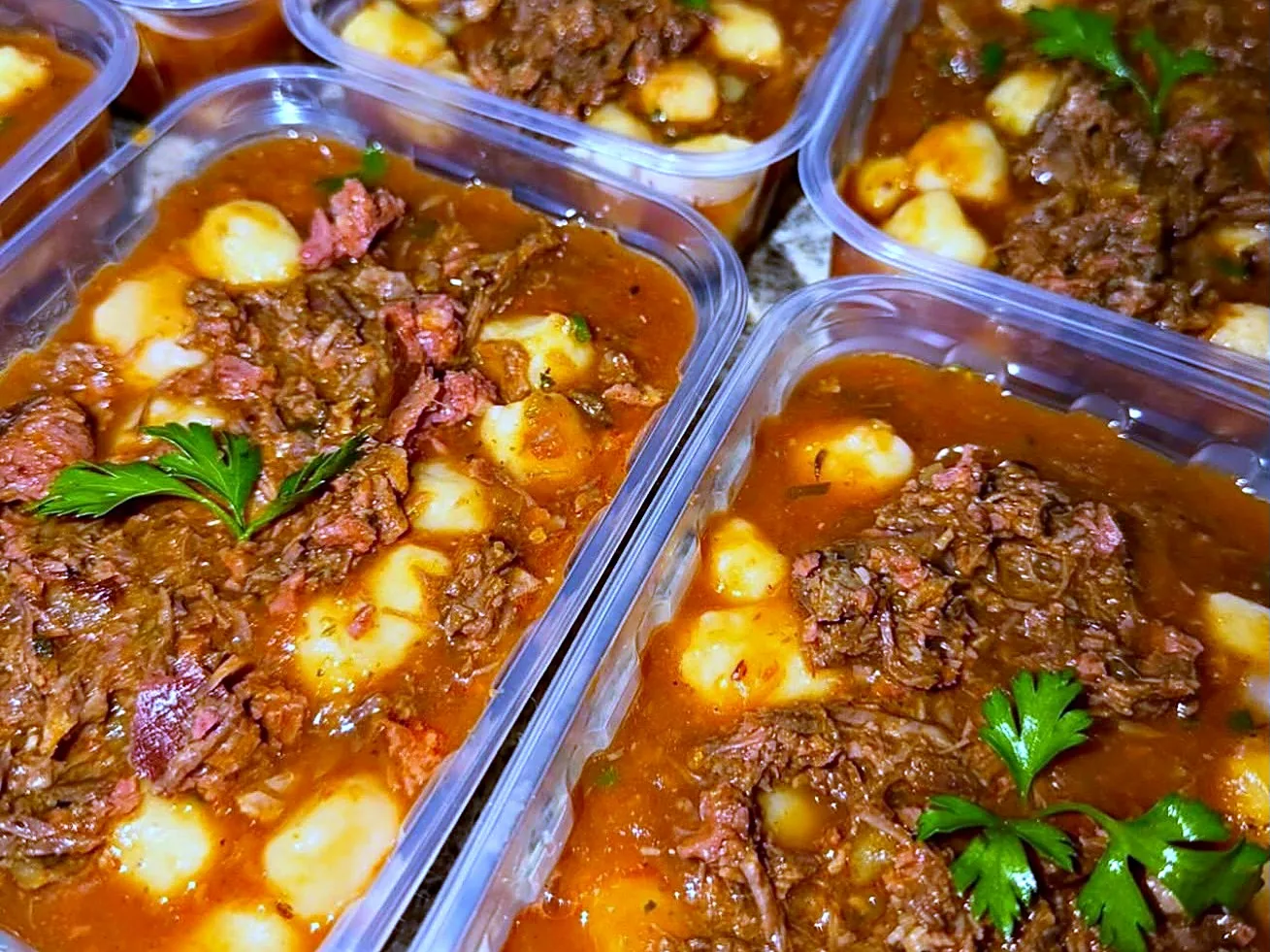 Nhoque com carne assada