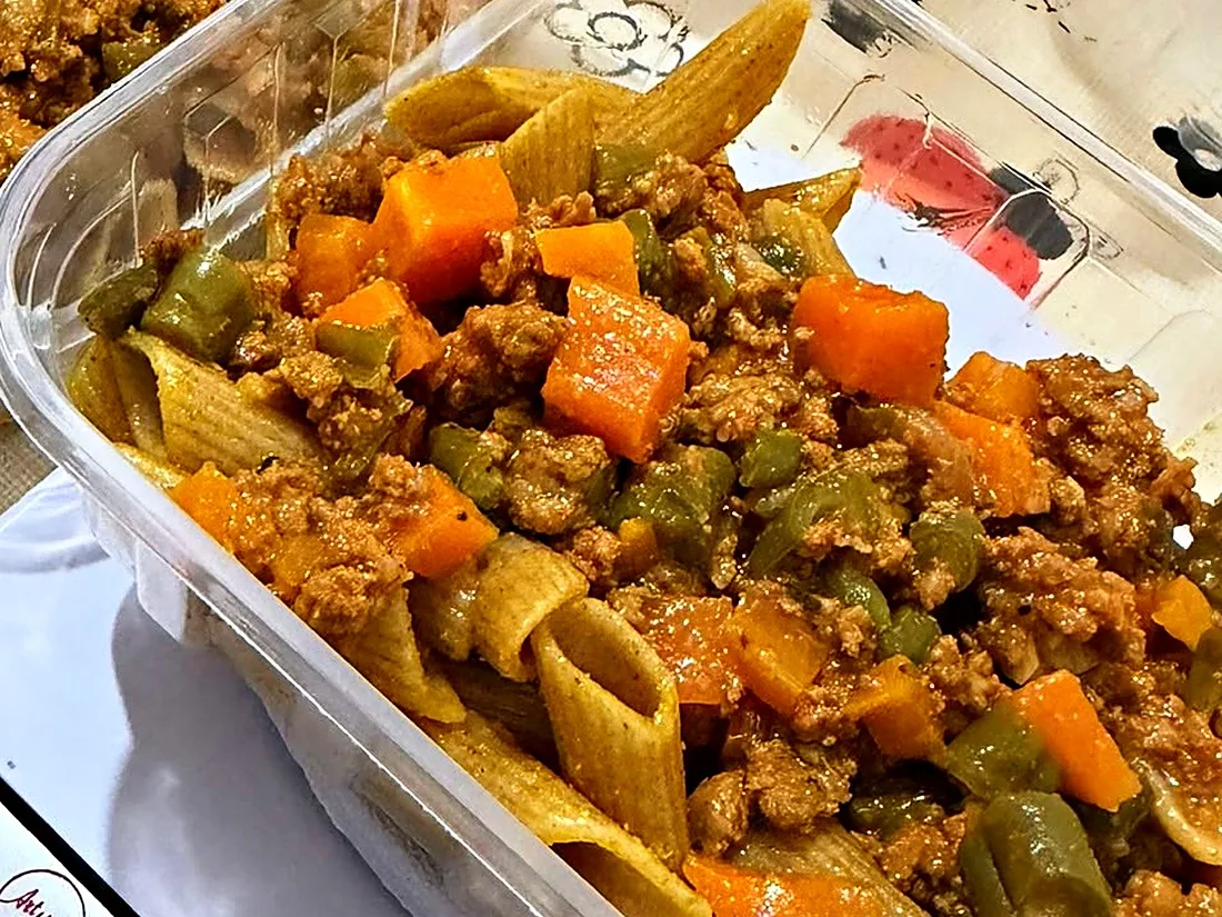 Penne com molho de patinho